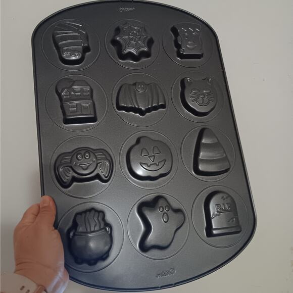 Wilton Other - Wilton Halloween Cookie Pan 12 Cavities All Different Shapes Non Stick